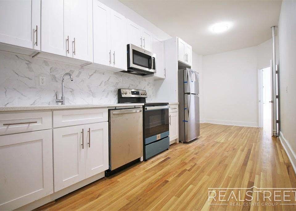 1st image of 497 Chauncey St APT 1R