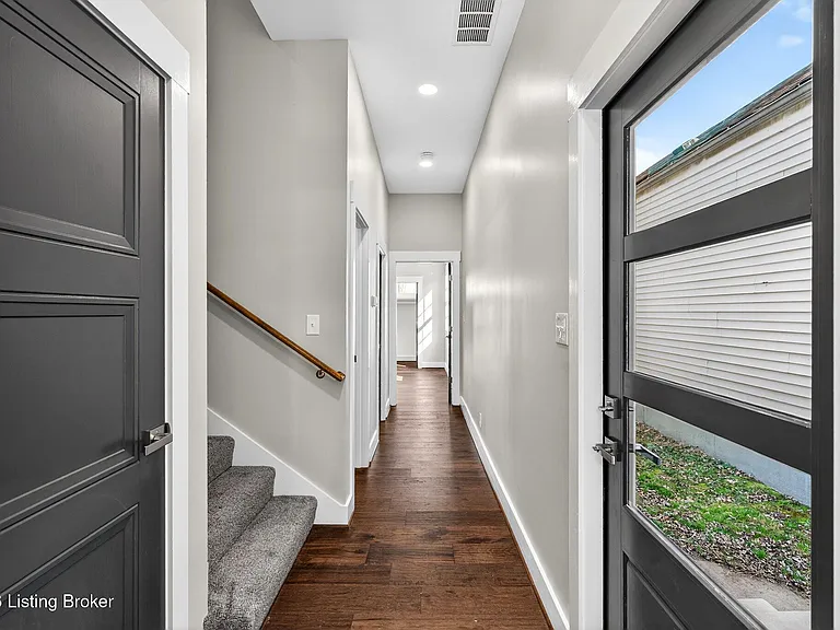 914 Ash St — Photo 6