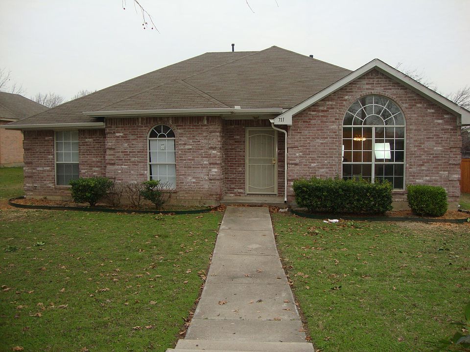 1st image of 711 S Parks Dr