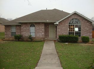 711 S Parks Dr, Desoto, TX 75115