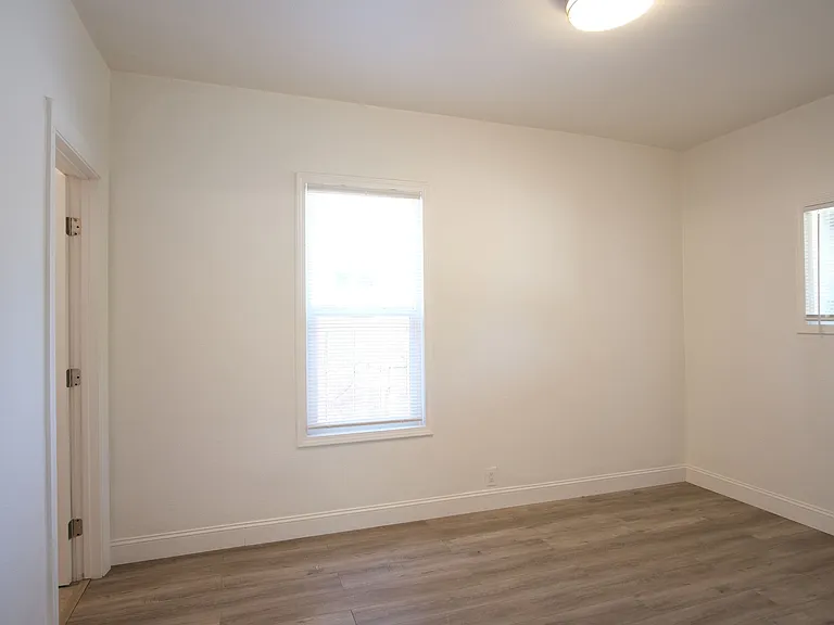 810 E Olive Ave — Photo 10