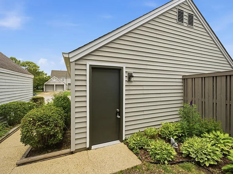 5109 Glenwood Way — Photo 32