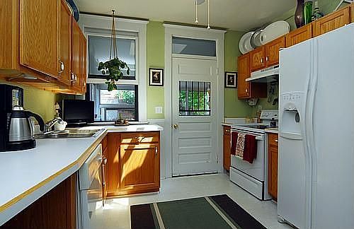 4th image of 1317 E 22nd Ave