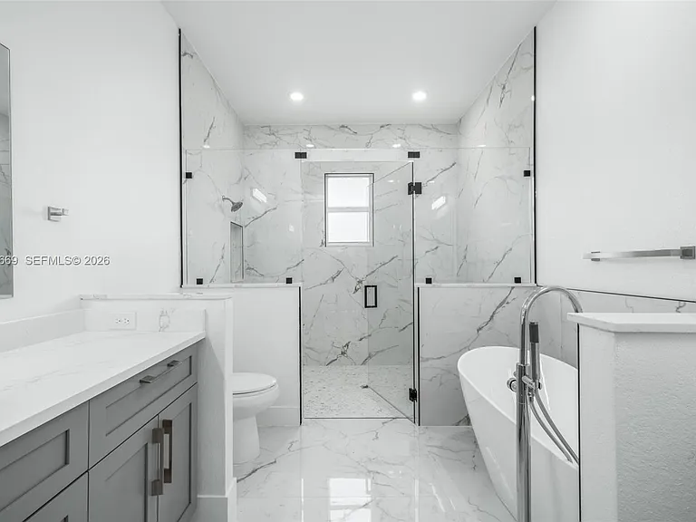 1025 Greenway Ter — Photo 12