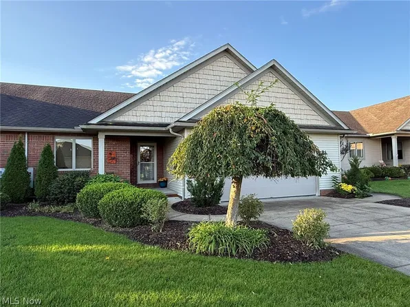 1152 Pine Bluff Dr NE, New Philadelphia, OH 44663