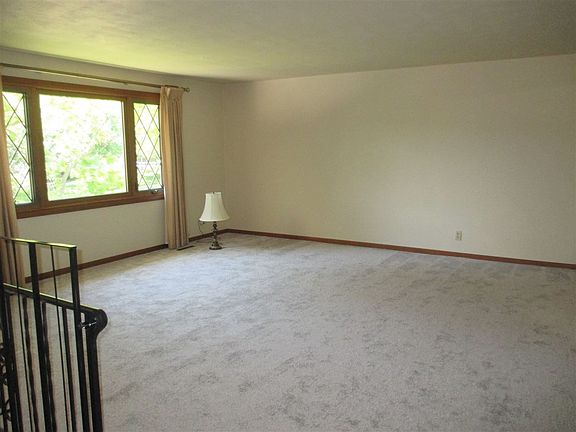 3rd image of 2206 Wildwood Dr