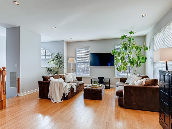 2nd image of 131 Willow Blvd Unit 201-E