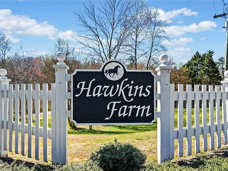 228 Hawkins Farm Cir — Photo 4