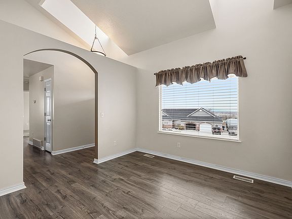 4th image of 305 W 2300 S