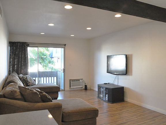 3rd image of 18620 Hatteras St Unit 243