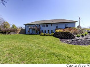 1442 N 1025 East Rd, Taylorville, IL 62568