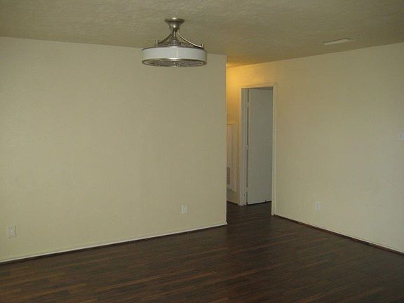 5th image of 511 Hilltop Ln