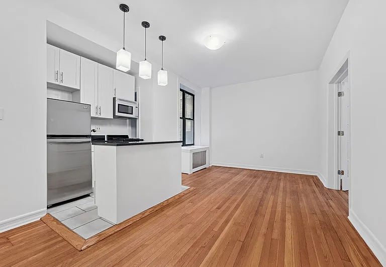 347 W 55th St #2F — Photo 1