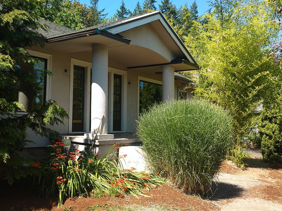 2nd image of 21775 Willamette Dr