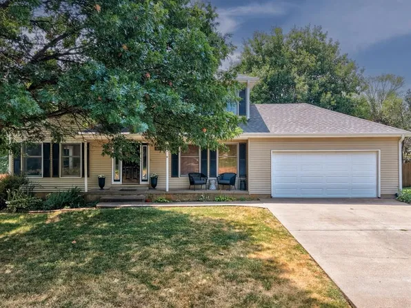 609 E 33rd Ave, Winfield, KS 67156