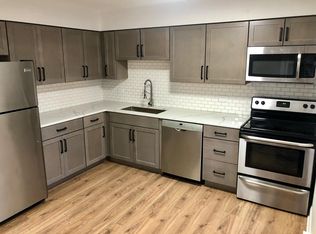 1660 Greenwood Rd, Glenview, IL 60026