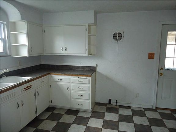 5th image of 1208 Lewis Ave