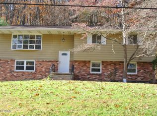 808 Wedgewood Lake Dr, Stroudsburg, PA