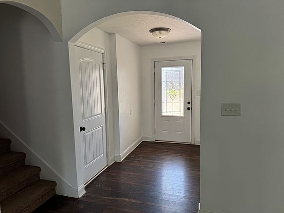 2nd image of 829 Shelton Cir