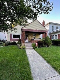 2nd image of 326 W Main St