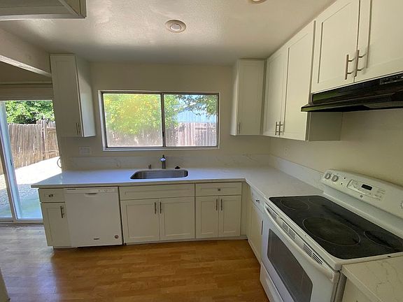 3rd image of 9517 Hollingsworth Way