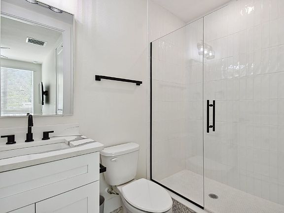 5th image of 121 E Warren Ave #4