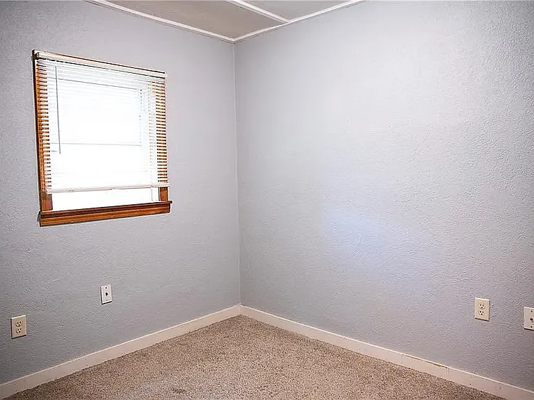917 Lakeside Ave — Photo 7