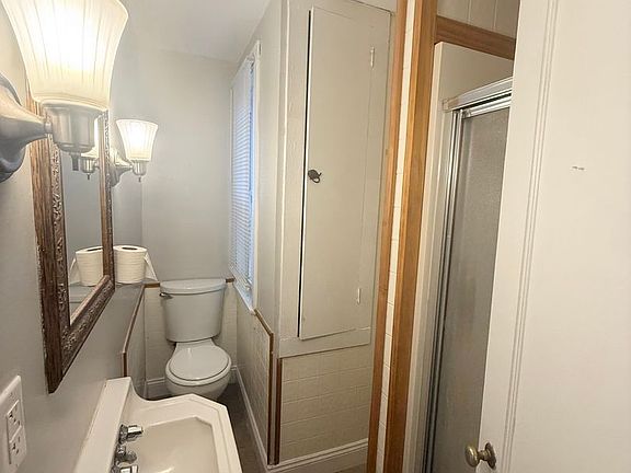 5th image of 204 S 4th St APT 1