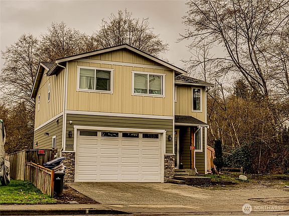 3rd image of 6015 67th Avenue NE