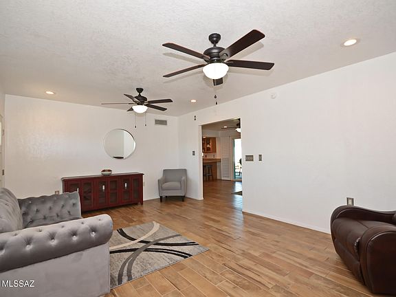 4th image of 4080 W Magee Rd