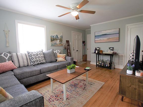 5th image of 2416 Irisdale Ave