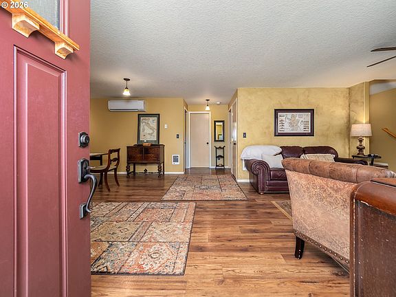 5th image of 601 W 1st St Unit 9