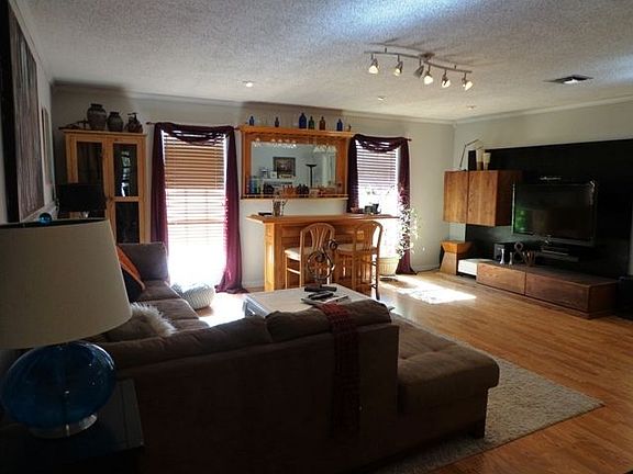 2nd image of 1172 Pine Hill St