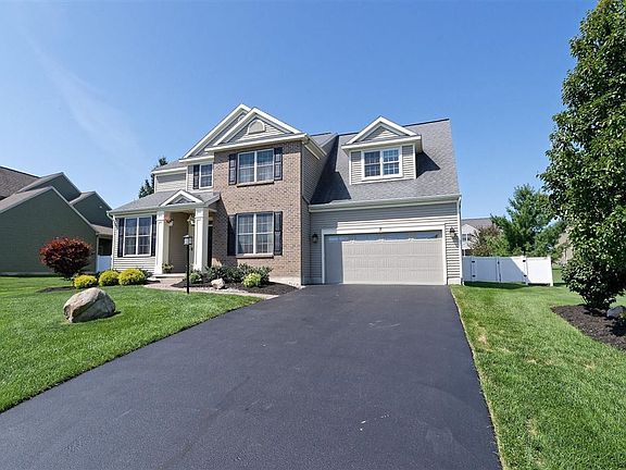 3rd image of 7 Surrey Dr