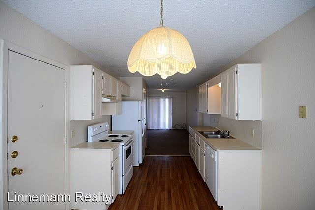 1st image of 403 Carly Dr