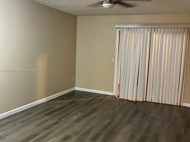 617 Ixoria Ave #18 — Photo 9