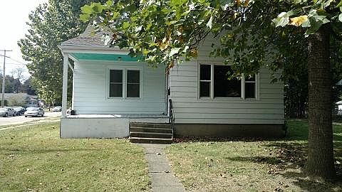 2nd image of 901 N Busey Ave