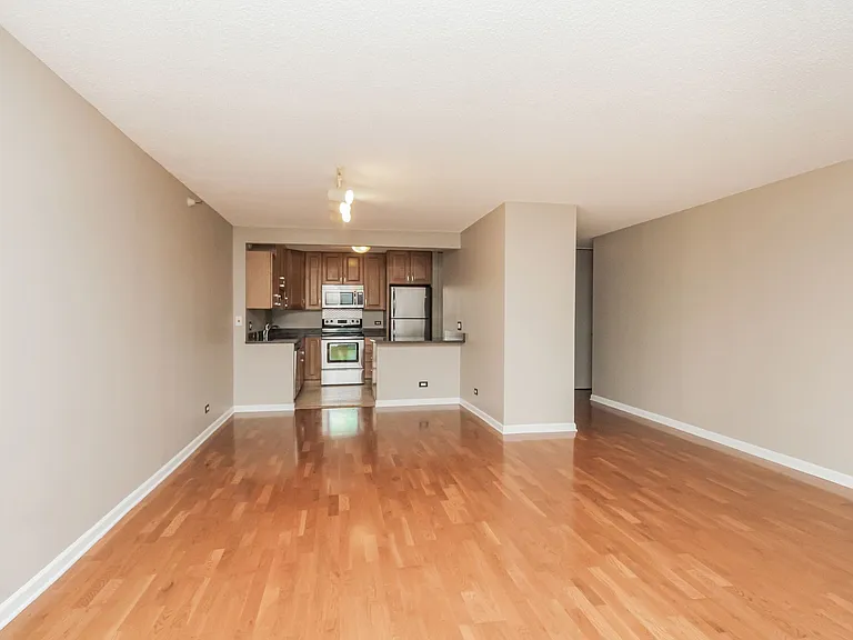 10 E Ontario Condos — Photo 6