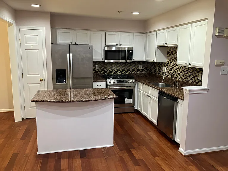 13722 Palmetto Cir — Photo 21