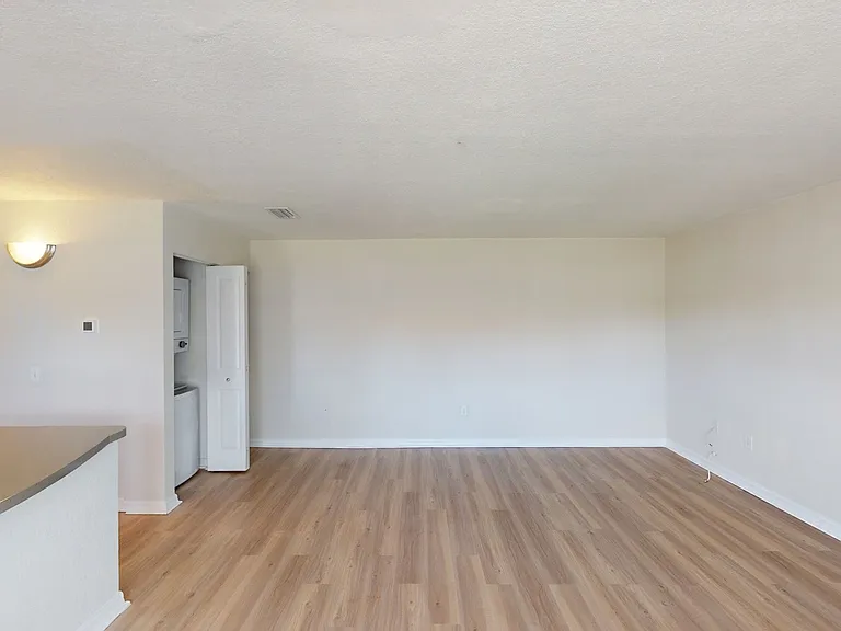 The Breyley Apartments — Photo 37