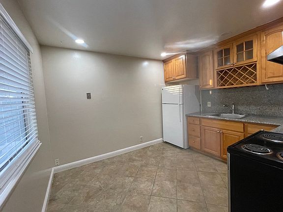 4th image of 3711 Underwood Dr APT 4