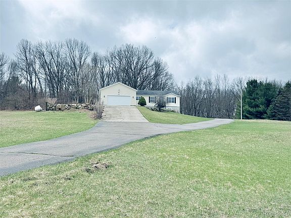 2nd image of 4300 Center Rd