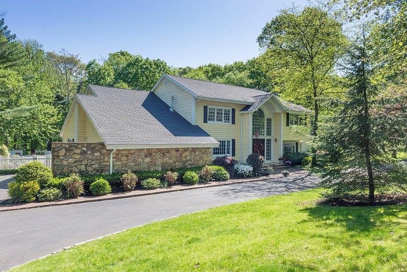 43 Sherwood Gate, Oyster Bay, NY 11771 Zillow