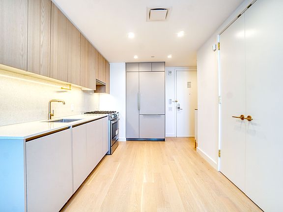 2nd image of 3 Court Sq APT 5904
