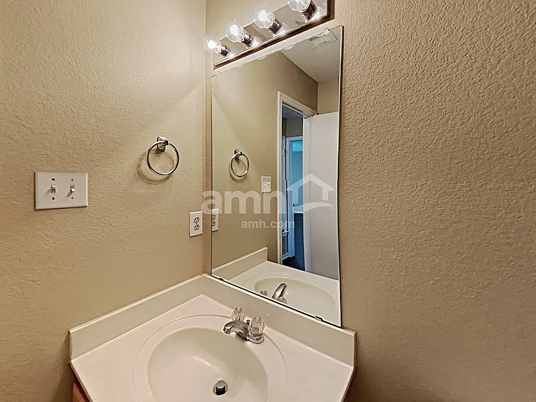 628 Condor Trl — Photo 17