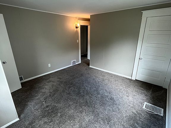 4th image of 101 Burr Oak St NE Floor 2