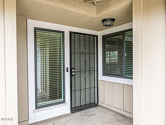 3rd image of 1126 E Foster Rd APT B