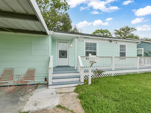 228 16th Ave N, Texas City, TX 77590