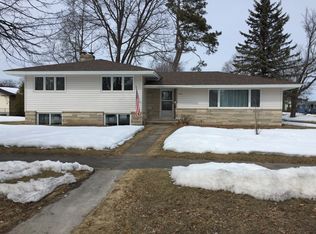 802 Montana Ave, Gladstone, MI 49837