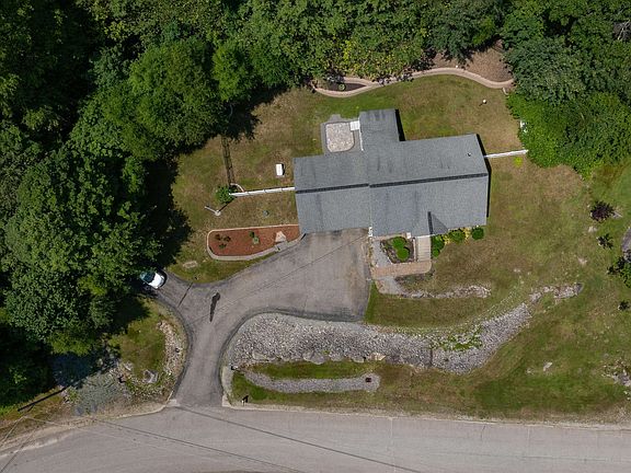 3rd image of 7 Tracie Lane